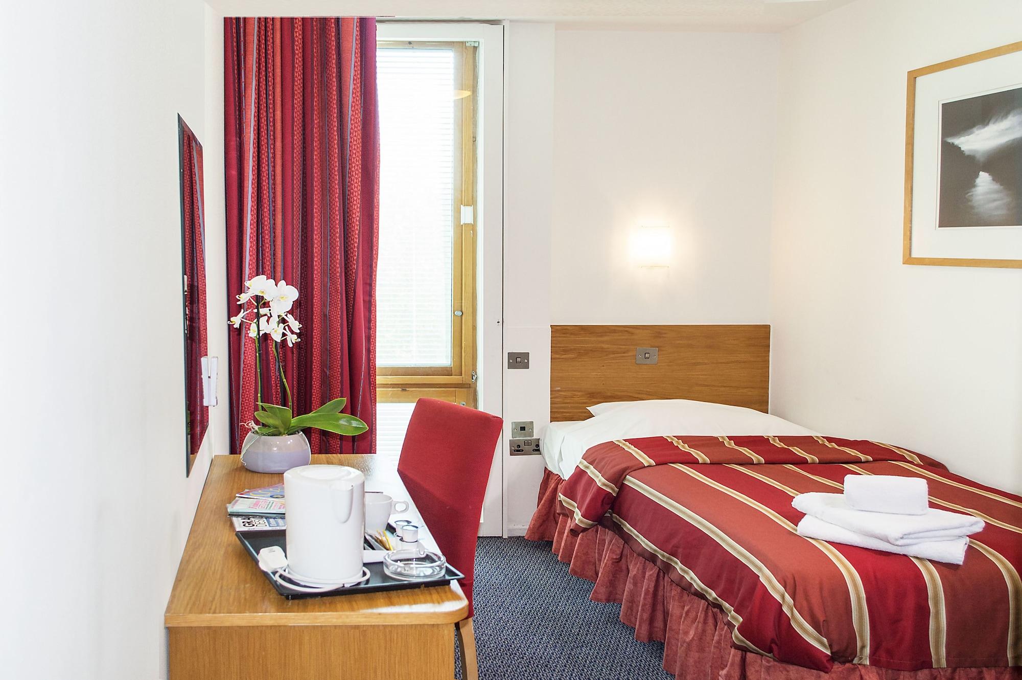 St Giles Heathrow - A St Giles Hotel Feltham Exterior photo