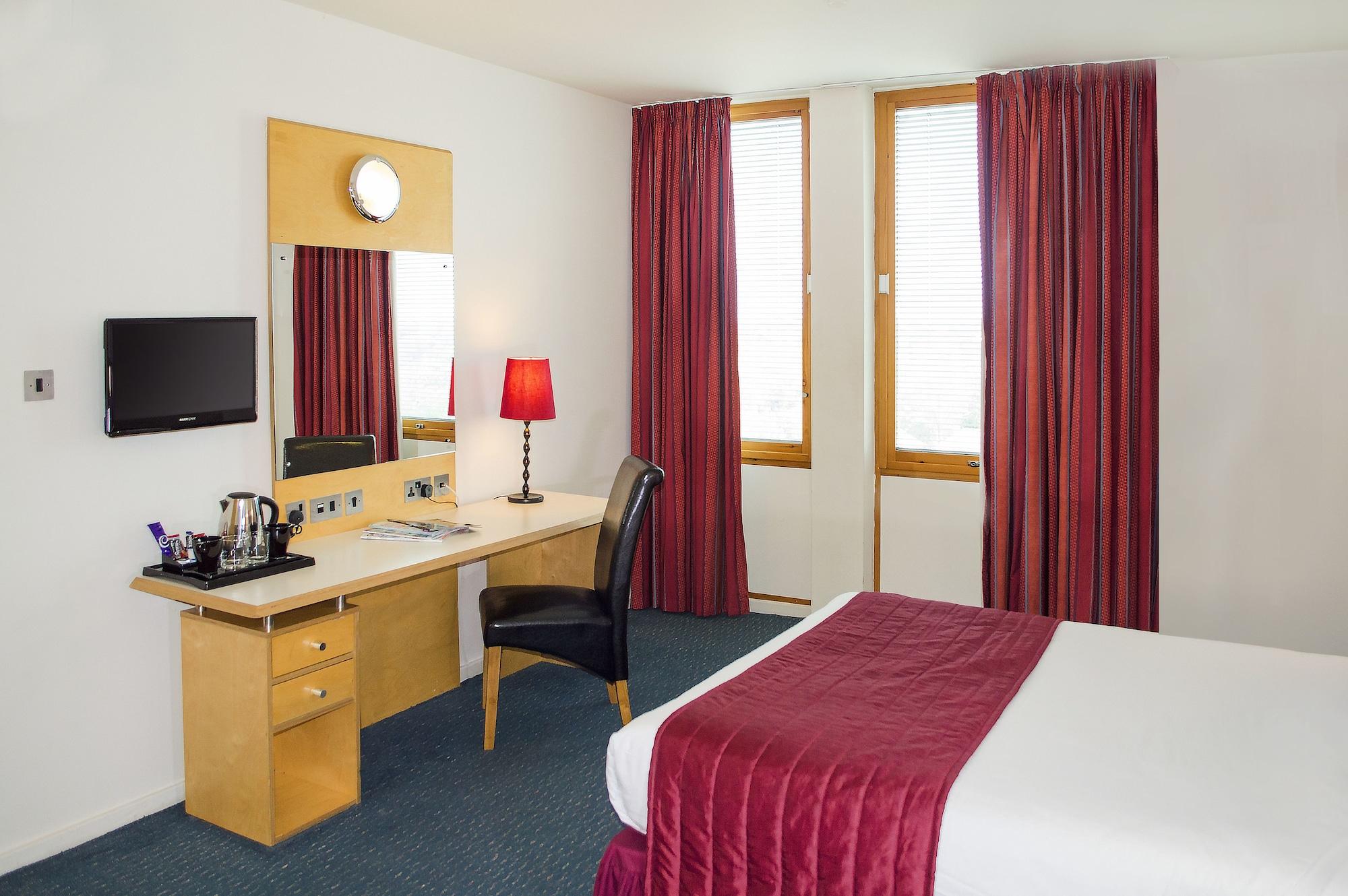 St Giles Heathrow - A St Giles Hotel Feltham Exterior photo